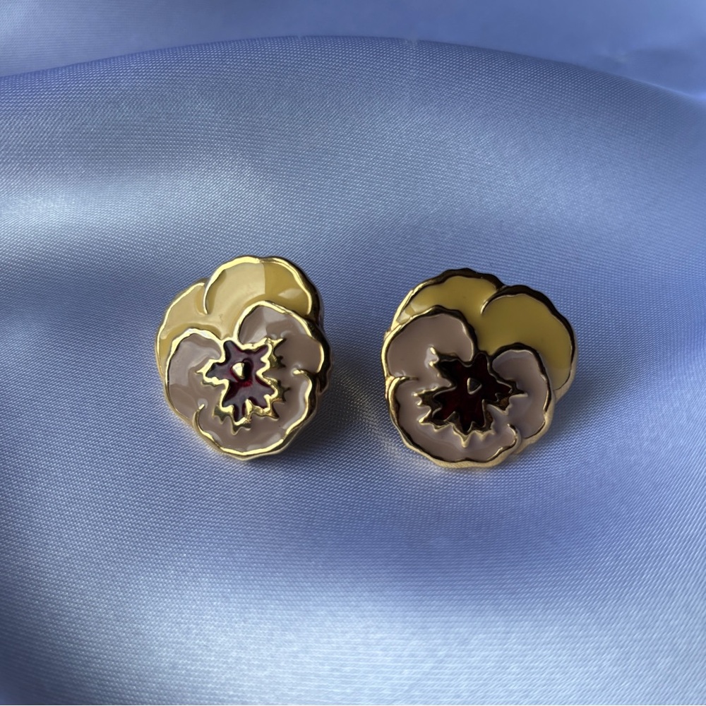 Vintage Avon 1990s “Full Bloom” Pansy Flower Gold Tone Enamel Earrings - Picture 10 of 11